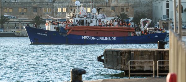 Судно немецкой благотворительной миссии Lifeline Судно немецкой благотворительной миссии Lifeline - 俄羅斯衛星通訊社