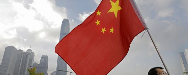 Китайский флаг на фоне города. - 俄罗斯卫星通讯社