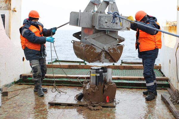 在海洋研究领域,我们已经与中国研究所合作了十多年。在此期间我们已经建立了良好的工作关系和沟通,无论是在远征科考过程中,还是在对获得材料的后续分析以及联合发表科学论文方面。 在海洋研究领域,我们已经与中国研究所合作了十多年。在此期间我们已经建立了良好的工作关系和沟通,无论是在远征科考过程中,还是在对获得材料的后续分析以及联合发表科学论文方面。 - 俄罗斯卫星通讯社