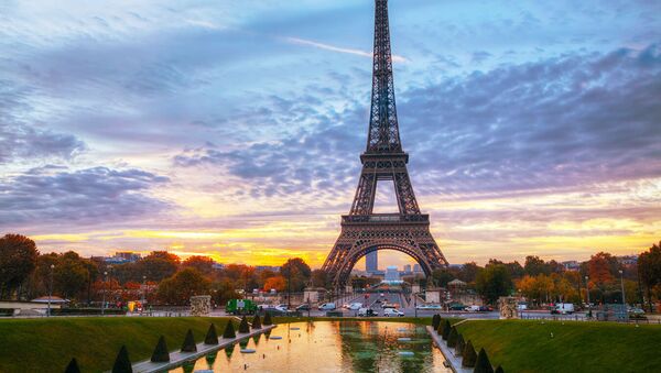 Эйфелева башня в Париже - 俄罗斯卫星通讯社