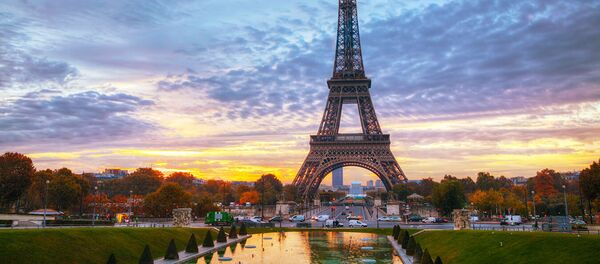 Эйфелева башня в Париже - 俄罗斯卫星通讯社