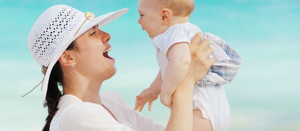 Мать с ребенком - 俄罗斯卫星通讯社