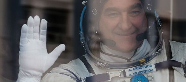 Член основного экипажа экспедиции МКС-60/61 космонавт Роскосмоса Александр Скворцов перед стартом ракеты-носителя Союз-ФГ с пилотируемым кораблем Союз МС-13 со стартовой площадки космодрома Байконур  - 俄罗斯卫星通讯社