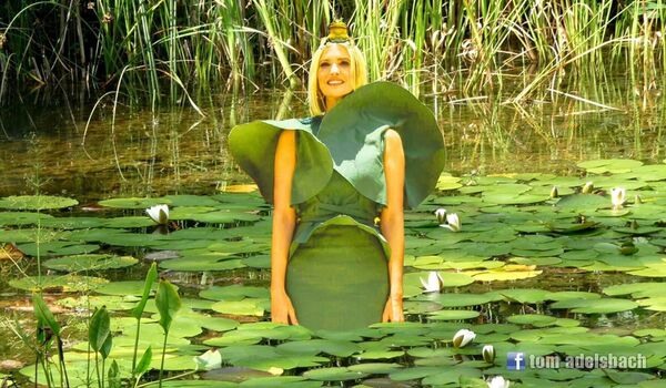 伊萬卡連衣裙被風吹起 秒變“睡蓮” 伊萬卡連衣裙被風吹起 秒變“睡蓮” - 俄羅斯衛星通訊社