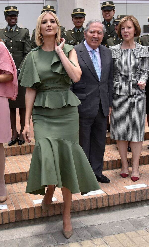 伊萬卡連衣裙被風吹起 秒變“睡蓮” 伊萬卡連衣裙被風吹起 秒變“睡蓮” - 俄羅斯衛星通訊社