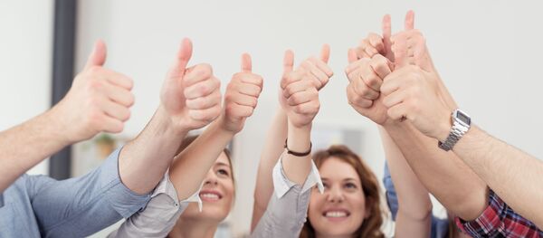 Улыбающиеся девушки - 俄罗斯卫星通讯社