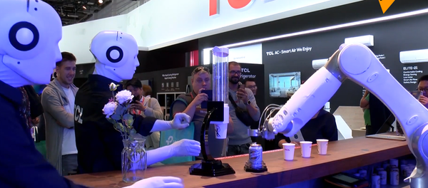 柏林消费电子展上的机器人调酒师 柏林消费电子展上的机器人调酒师 - 俄罗斯卫星通讯社