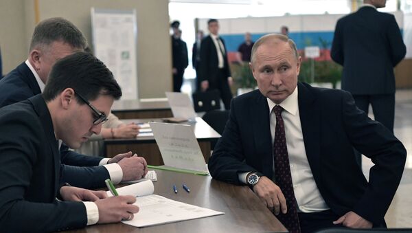 普京给他本人不认识的候选人投票 - 俄罗斯卫星通讯社