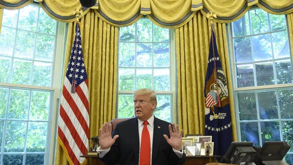 Трамп в Овальном кабинете - 俄羅斯衛星通訊社