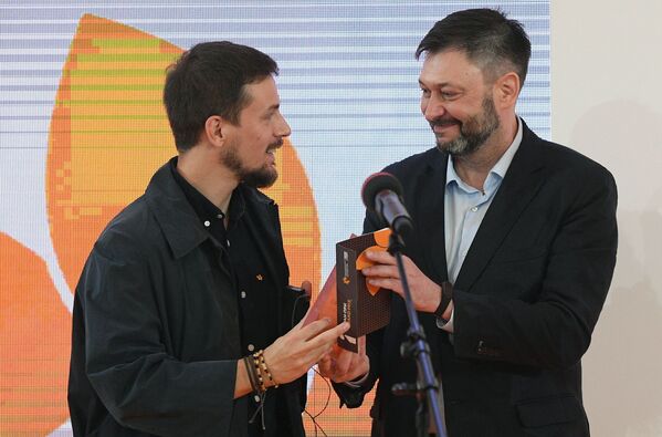 第五届安德烈·斯捷宁国际新闻摄影大赛大奖获得者，意大利摄影师加瑞尔·切科尼和“俄新社乌克兰”网站负责人基里尔·维辛斯基 - 俄罗斯卫星通讯社