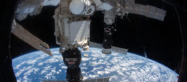 Корабль Союз пристыкованный к МКС - 俄罗斯卫星通讯社