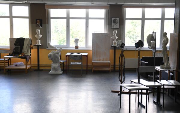學校畫廊，剛剛起步的畫家們也可以展示自己的作品 - 俄羅斯衛星通訊社