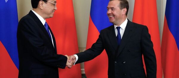 Рабочая поездка премьер-министра РФ Д. Медведева в Санкт-Петербург Рабочая поездка премьер-министра РФ Д. Медведева в Санкт-Петербург - 俄羅斯衛星通訊社