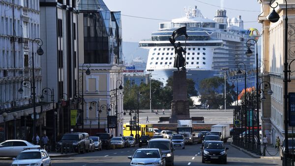 Гигантский лайнер с пятью тысячами туристов из Китая зашел во Владивосток - 俄罗斯卫星通讯社