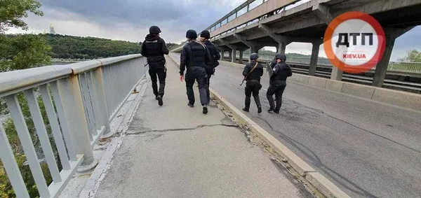基輔一名威脅要炸毀橋梁的男子開槍 基輔一名威脅要炸毀橋梁的男子開槍 - 俄羅斯衛星通訊社