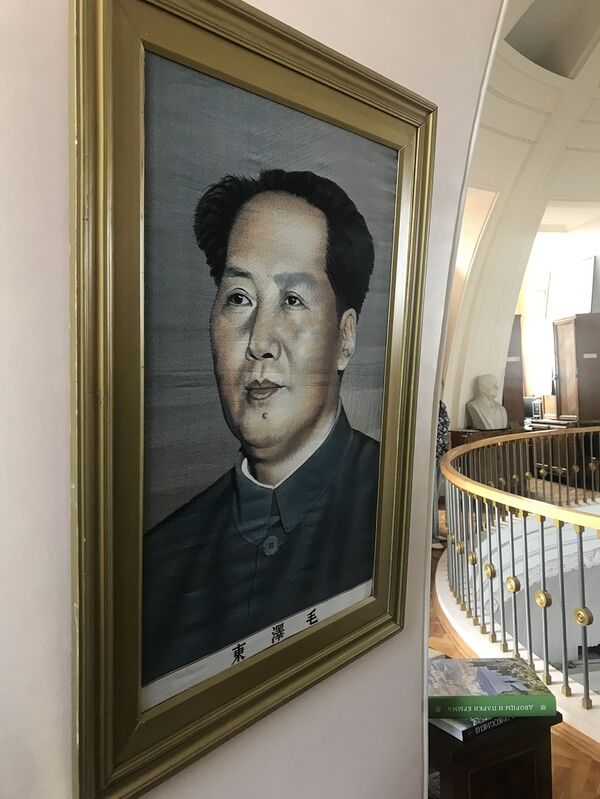 丝绸毛泽东肖像画:周恩来赠给地球学博物馆的礼物 丝绸毛泽东肖像画:周恩来赠给地球学博物馆的礼物 - 俄罗斯卫星通讯社