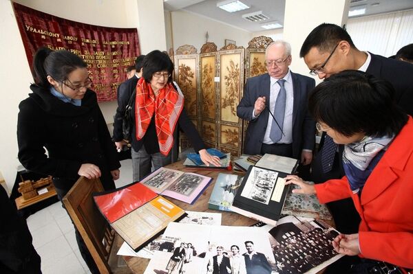 中國遊客在烏拉爾機械廠歷史博物館 中國遊客在烏拉爾機械廠歷史博物館 - 俄羅斯衛星通訊社