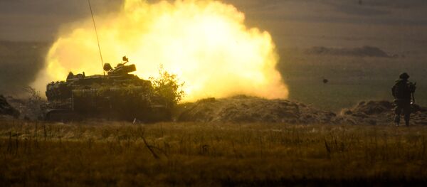 Танк Т-72Б3 во время основного этапа стратегического командно-штабного учения Центр-2019 на полигоне Донгуз - 俄罗斯卫星通讯社