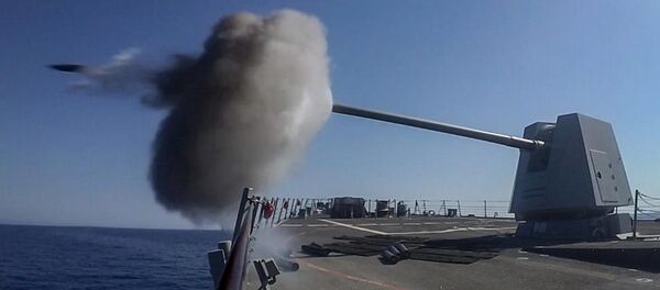 Выстрел из крупнокалиберного корабельного орудия во время американо-египетских морских учений Eagle Response 2018 - 俄羅斯衛星通訊社