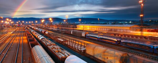 Поезда на грузовой платформе Поезда на грузовой платформе - 俄罗斯卫星通讯社