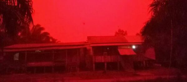 印尼的天空變成了血紅色 - 俄羅斯衛星通訊社