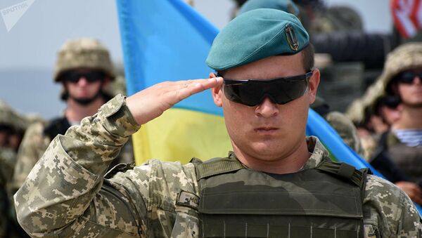 Военнослужащий армии Украины во время учений НАТО - 俄羅斯衛星通訊社