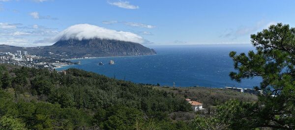 Облако на вершине горы Аю-Даг - 俄罗斯卫星通讯社