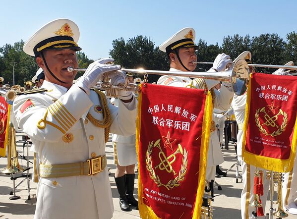 军乐队也参加了阅兵式。 - 俄罗斯卫星通讯社