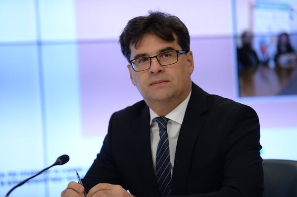 德米特里·亞寧 - 俄羅斯衛星通訊社