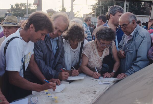 謝爾蓋∙馬夫羅季創建的私營公司。俄羅斯MMM公司的存款人收集簽名支持謝爾蓋∙馬夫羅季 - 俄羅斯衛星通訊社