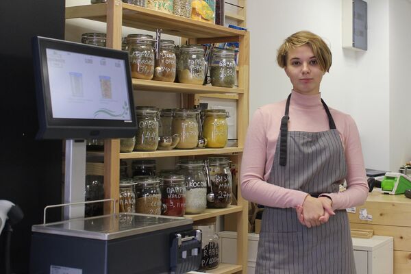 “无垃圾商店”销售员安热莉卡 - 俄罗斯卫星通讯社