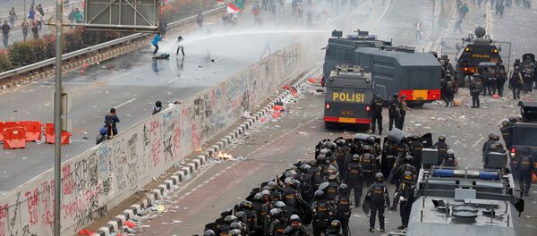 印尼总统下令对抗议期间学生死亡进行调查 - 俄罗斯卫星通讯社