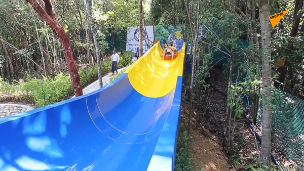 馬來西亞“全球最長水滑梯” - 俄羅斯衛星通訊社