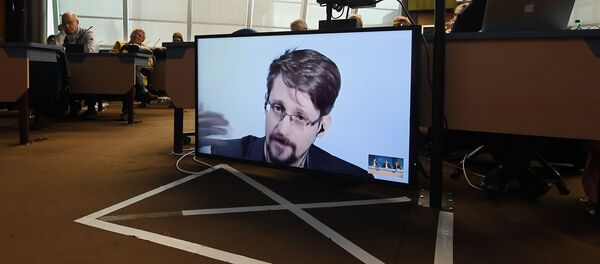 Видеоконференция бывшего сотрудника ЦРУ Эдварда Сноудена - 俄羅斯衛星通訊社