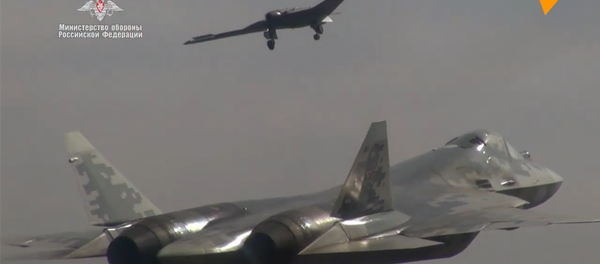 俄罗斯“猎人”最新型无人机与苏-57战斗机联合飞行 - 俄罗斯卫星通讯社