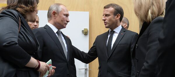 普京与法国总统马克龙进行简短交谈 - 俄罗斯卫星通讯社