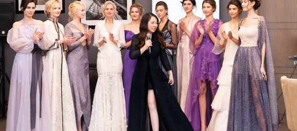 中国设计师“普希金”元素系列时装亮相莫斯科 - 俄罗斯卫星通讯社