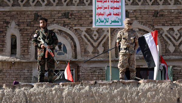 Вооруженные сторонники хуситов на митинге в честь 5-й годовщины захвата города Саны, Йемен - 俄羅斯衛星通訊社