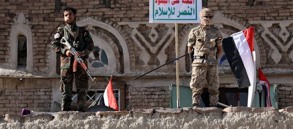 Вооруженные сторонники хуситов на митинге в честь 5-й годовщины захвата города Саны, Йемен - 俄罗斯卫星通讯社