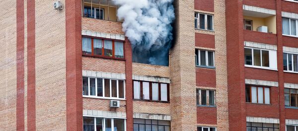 Дым на балконе жилого дома - 俄罗斯卫星通讯社