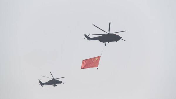 Военные вертолеты во время парада в честь 70-летия образования КНР в Пекине - 俄羅斯衛星通訊社