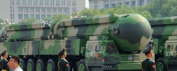 Межконтинентальная баллистическая ракета DF-41 (Дунфэн-41, Восточный ветер) на военном параде, приуроченном к 70-летию образования Китая, в Пекине - 俄羅斯衛星通訊社