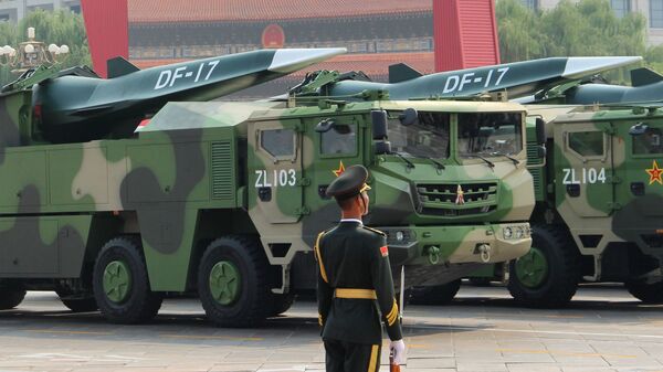 Баллистические ракеты средней дальности DF-17 на военном параде в Пекине - 俄罗斯卫星通讯社