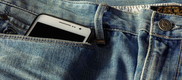 iPhone в кармане джинсов - 俄罗斯卫星通讯社