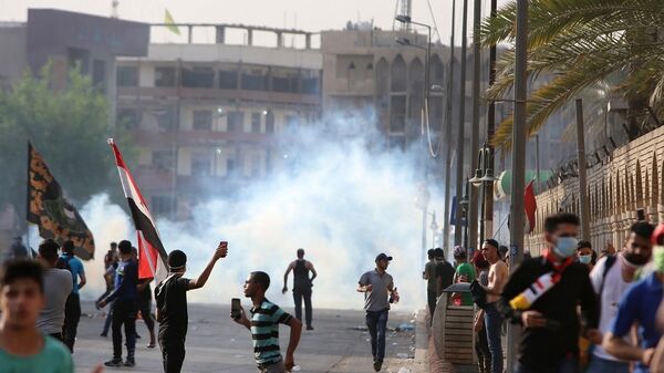 媒体： 巴格达10多名抗议者因催泪瓦斯受伤 - 俄罗斯卫星通讯社