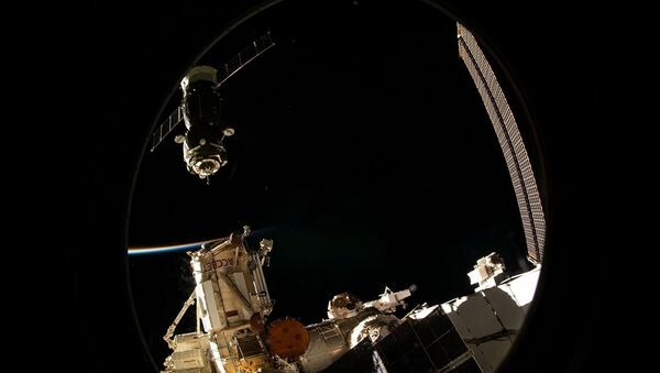 Пилотируемый корабль Союз МС-12 отстыковался от Международной космической станции. - 俄罗斯卫星通讯社
