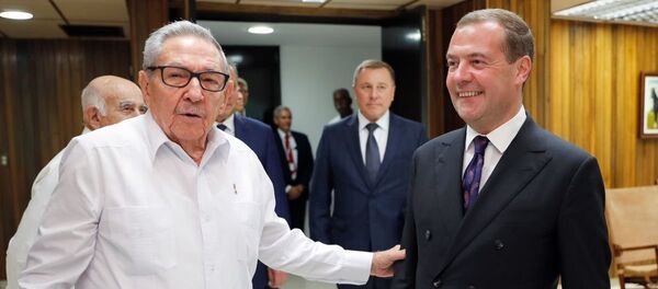 俄總理梅德維傑夫在古巴會見勞爾∙卡斯特羅 俄總理梅德維傑夫在古巴會見勞爾∙卡斯特羅 - 俄羅斯衛星通訊社