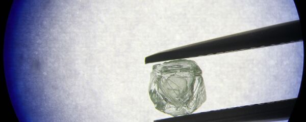 世上首顆嵌套鑽石 世上首顆嵌套鑽石 - 俄羅斯衛星通訊社