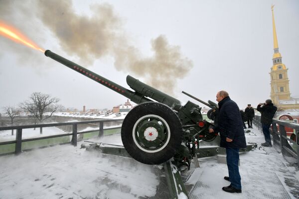 2019年1月7日，俄羅斯總統普京在彼得保羅要塞散步時開炮，大炮於每天中午12時準時開炮。 - 俄羅斯衛星通訊社