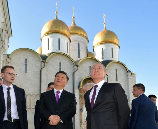 2019年6月5日，俄羅斯聯邦總統普京和中國國家主席習近平（左二）在克里姆林宮舉行的俄中會談結束後參觀克里姆林宮。 - 俄羅斯衛星通訊社